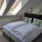 Guest house La Pergola & Prestige Panzio 3*