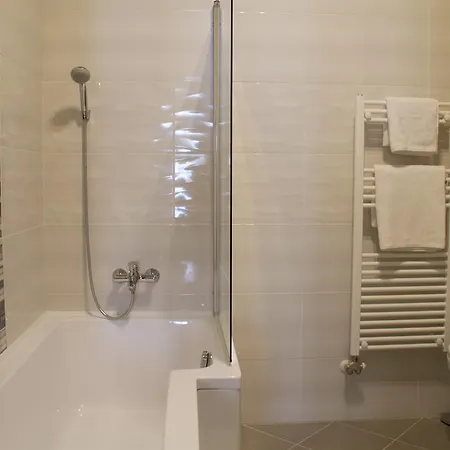 La Pergola & Prestige Panzio Гостевой дом 3*