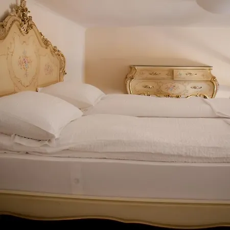 Maison d'hôtes La Pergola & Prestige Panzio 2*